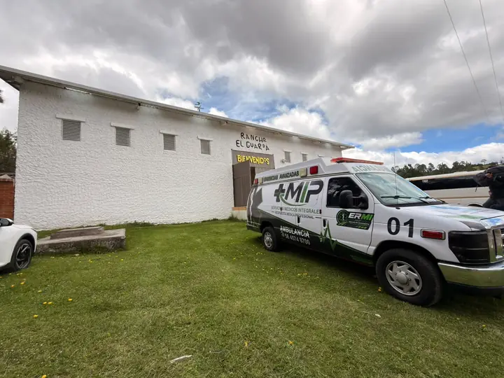 Unidad 01 de urgencias avanzadas de MIP Ambulancias durante la cobertura médica de un evento en un rancho