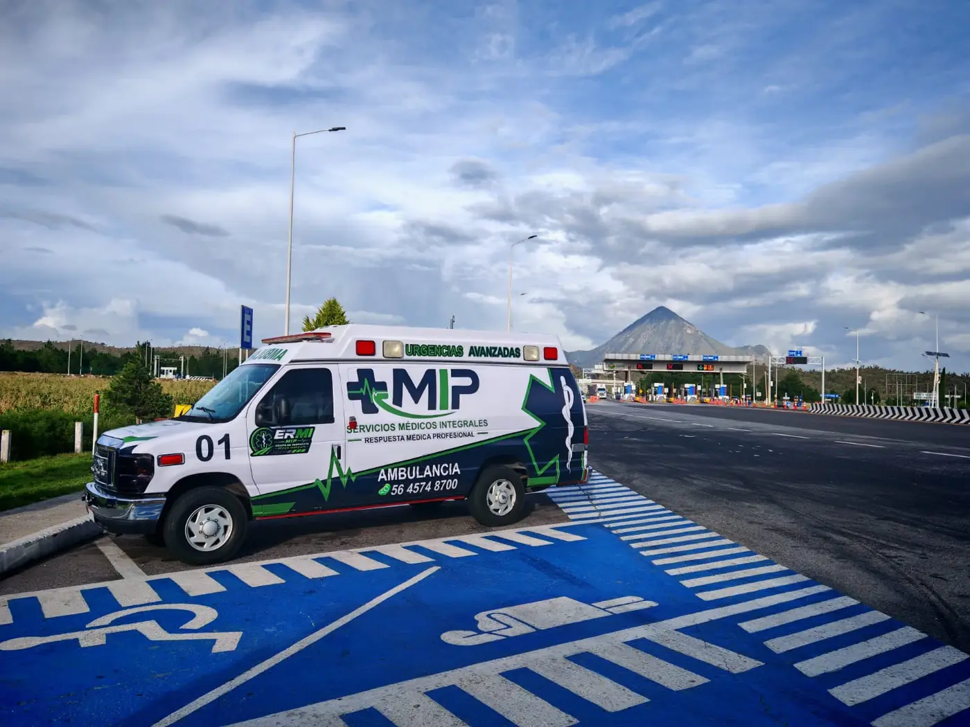 Unidad 01 de MIP en una caseta de autopista durante un traslado foráneo desde Puebla